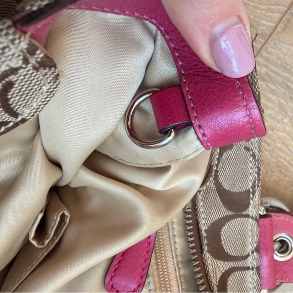 ❌SOLD❌ Coach Brown and Pink Signature Shoulder Bag - Picture 9 of 12